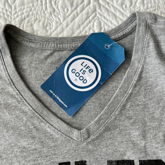 Life Is Good Nailed It Graduation Cap V-Neck T-Shirt Grey Small NWT - Picture 7 of 8